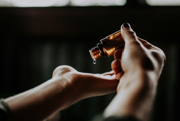 hands putting on oils at the midland rena spa